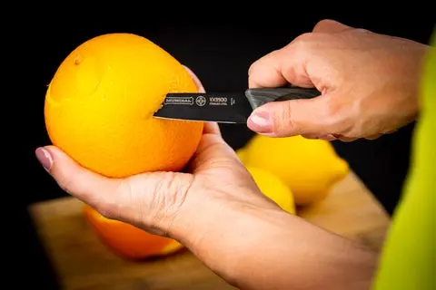 Mundial VX9900-5 Black Knife Set With Black Handle 5 Piece Plastic Blade Protectors 16.webp