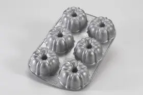 Chicago Metallic 50624 6 Cup Bundt-Lette Pan