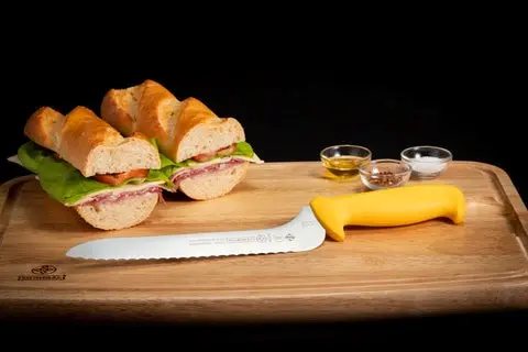 Mundial Y5620-9E Sandwich Offset Serrated Knife 5600 Series 9 inches Yellow