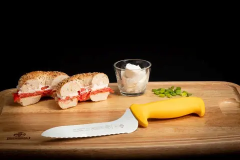 Mundial Y5620-7E Sandwich Offset Serrated Knife 5600 Series 7 inches Yellow