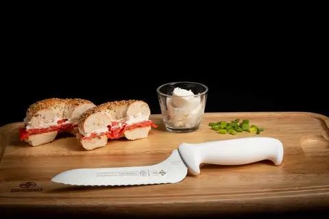 Mundial W5620-7E Sandwich Knife Offset- Serrated Edge 5600 Series 7 inches White