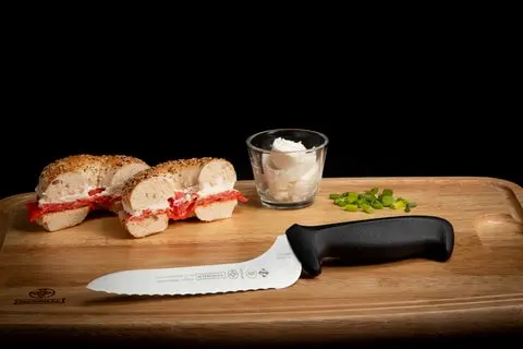 Mundial 5620-7E Bread Knife Offset Serrated 5600 Series 7 inches Black
