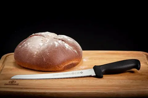 [5621] Mundial 5621-10E Bread Knife Curved Micro-Serrated 5600 Series 10 inches Black